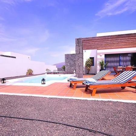 In Playa Blanca Sleeps 4 Includes Air Con And Wifi 2 * Playa Blanca (Lanzarote)