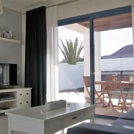 Villa In Playa Blanca Sleeps 4 Includes Air Con And Wifi 2